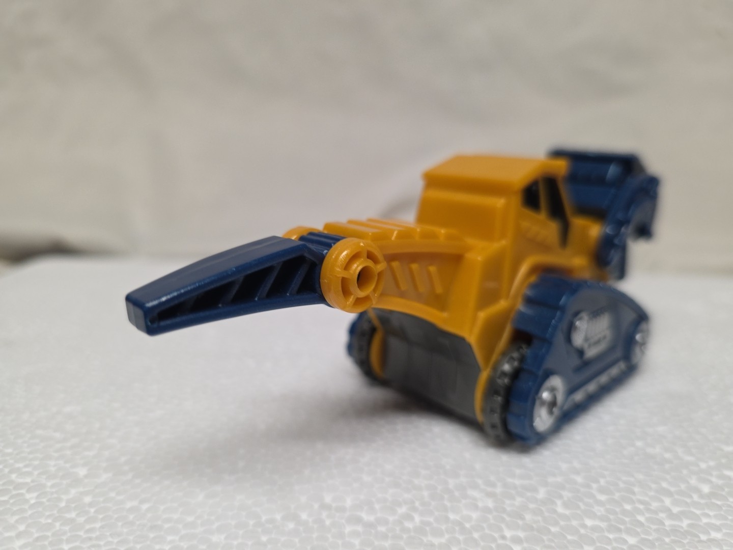 Unbranded Yellow/Blue Construction Vehicle 6&Prime; Long Part Of Dinosaur Transformer