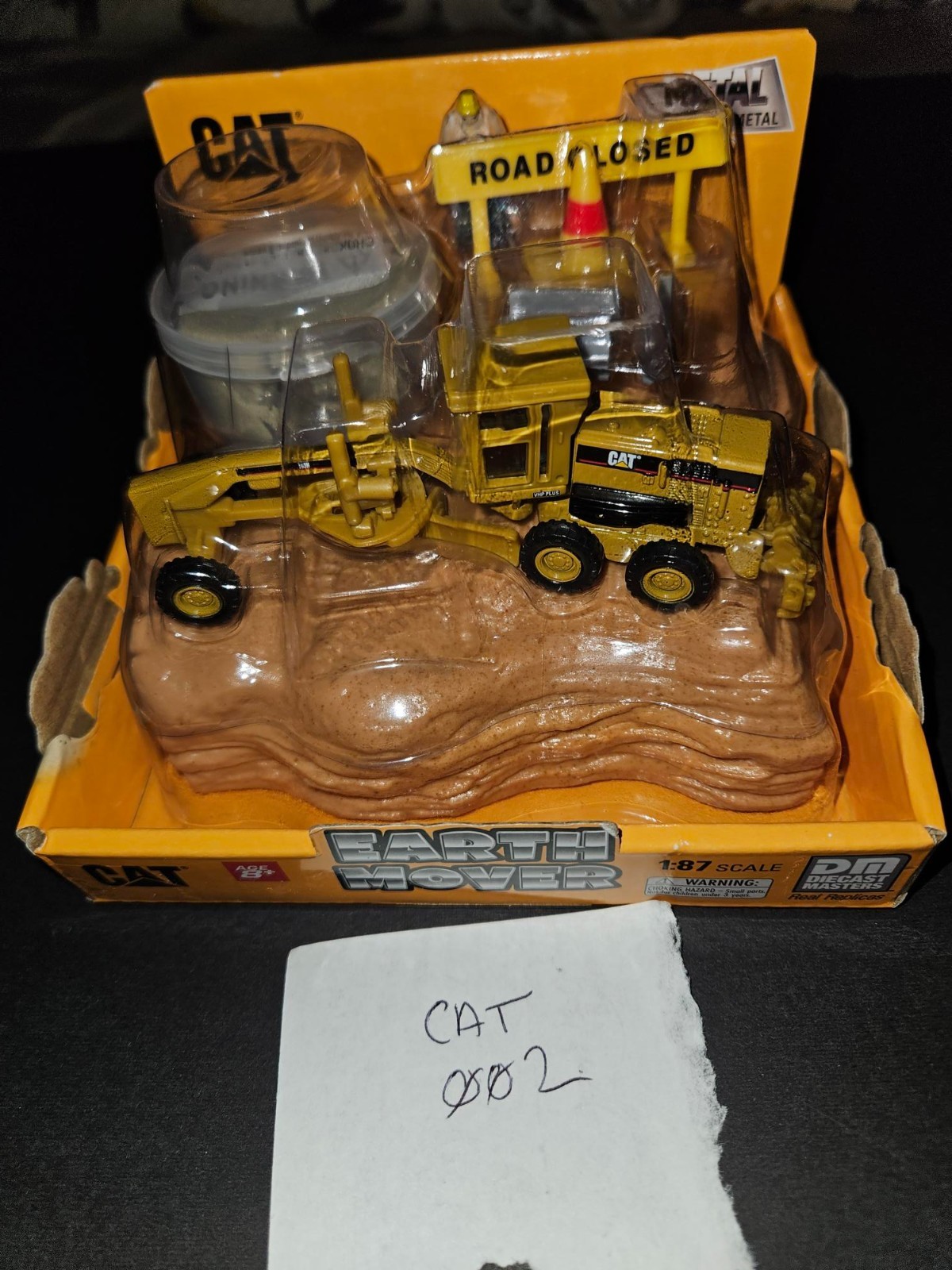 HO SCALE, CAT MOTOR GRADER CONSTRUCTION SET, NEW, SEE PHOTOS