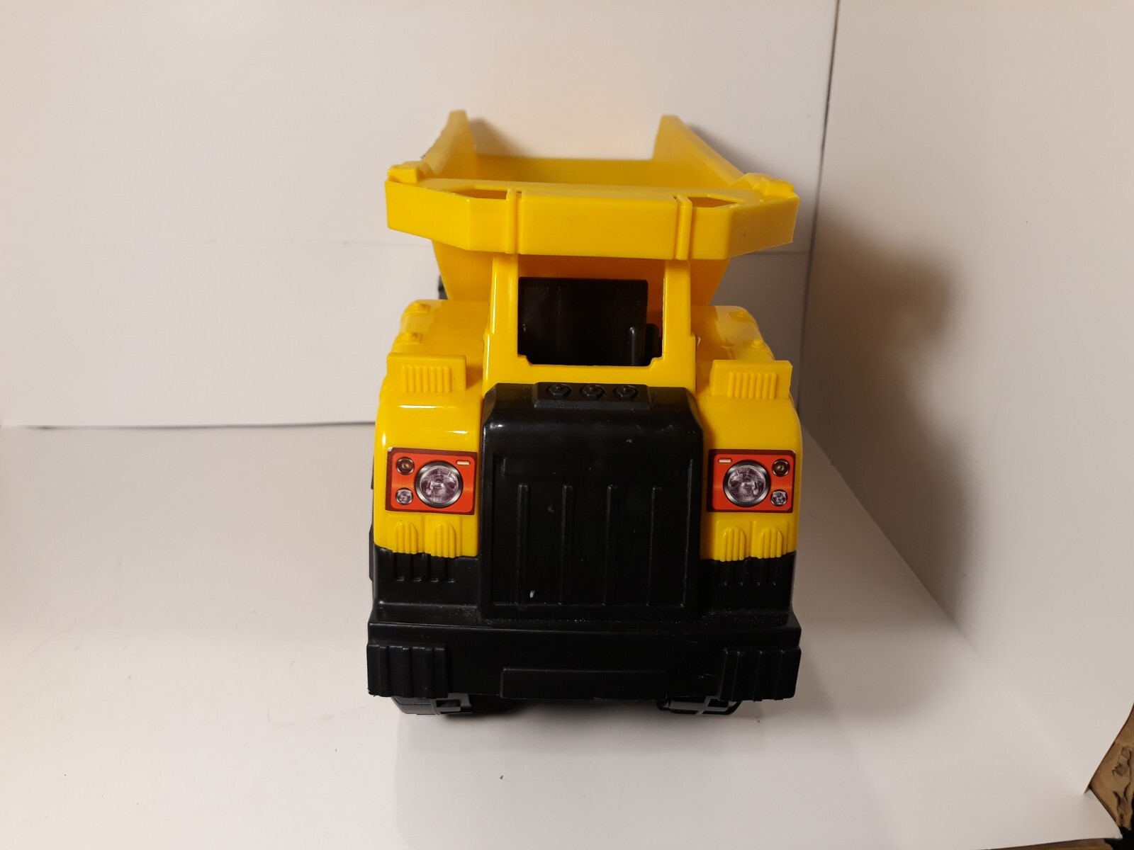 Toy Dump Truck – Unbranded – Battery Powered Sound