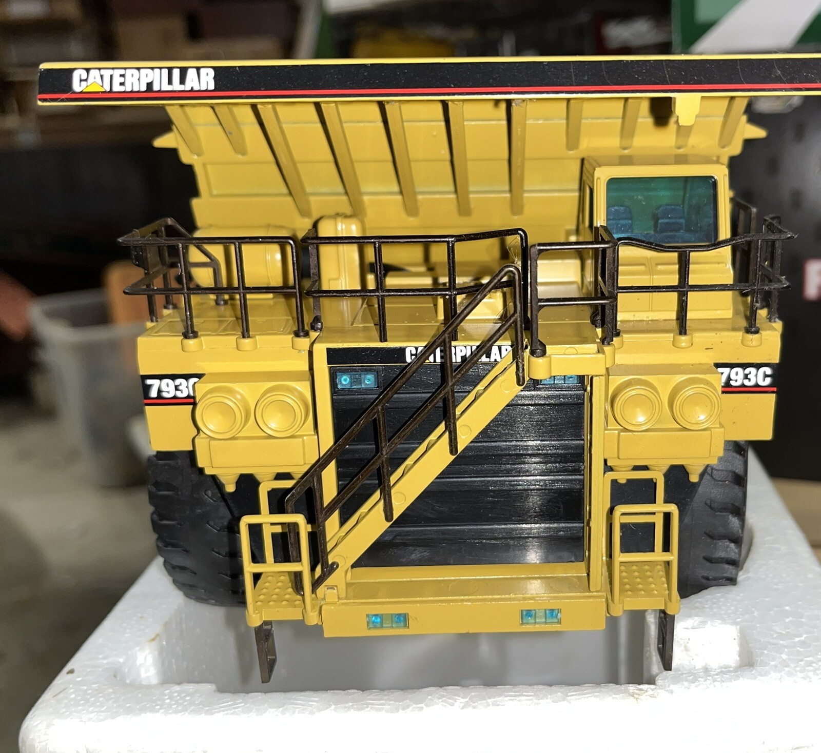 NZG CAT/Caterpillar 793C Off-Highway Truck Official Launch MINExpo ‘96 1/50