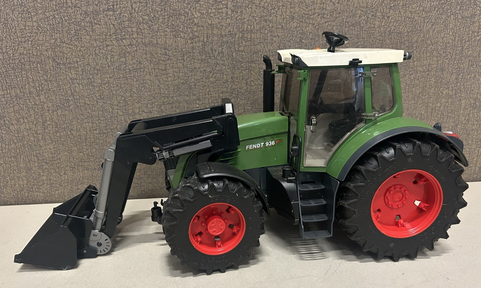 Bruder 2006 Fendt 936 Vario Tractor With Front Loader