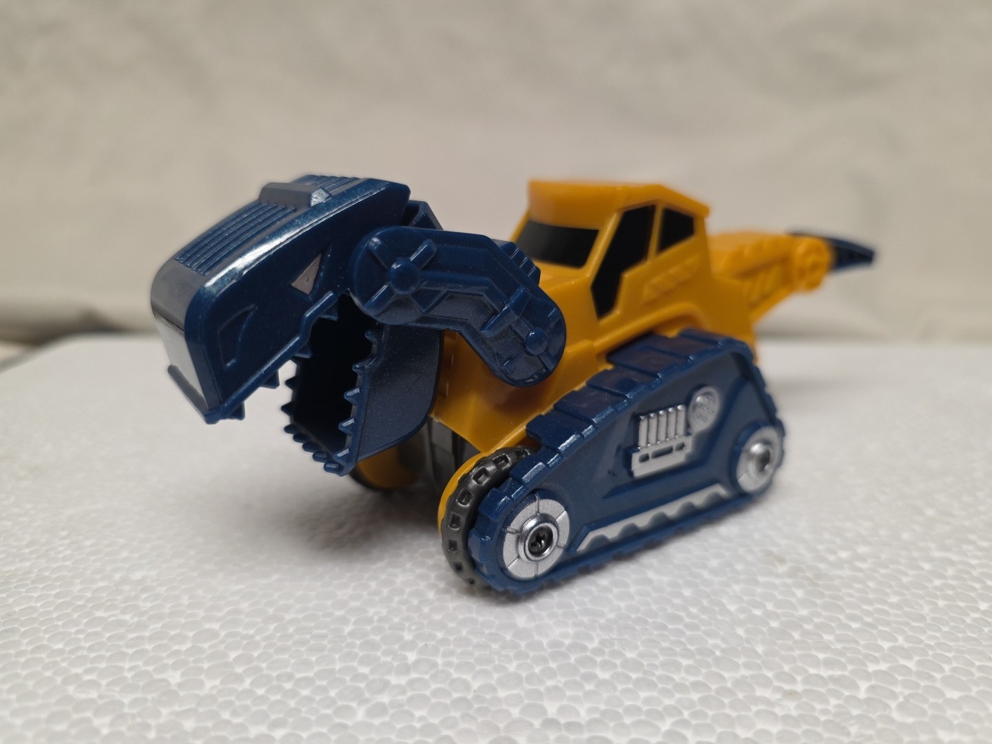 Unbranded Yellow/Blue Construction Vehicle 6&Prime; Long Part Of Dinosaur Transformer