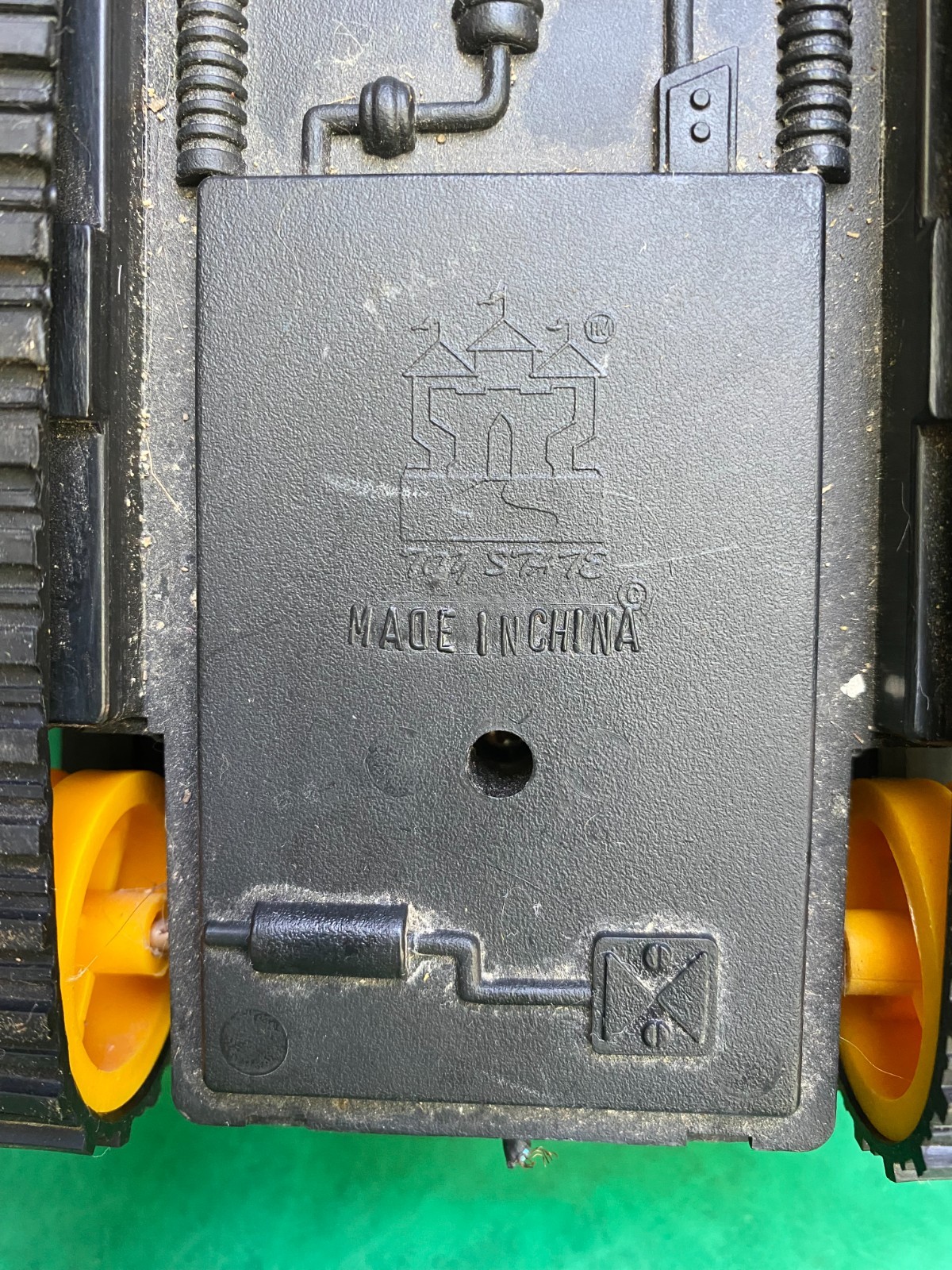 T-5005 Aera Toy State Excavator Play Machine Yellow Vintage Parts