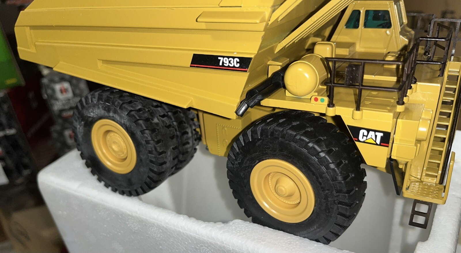 NZG CAT/Caterpillar 793C Off-Highway Truck Official Launch MINExpo ‘96 1/50
