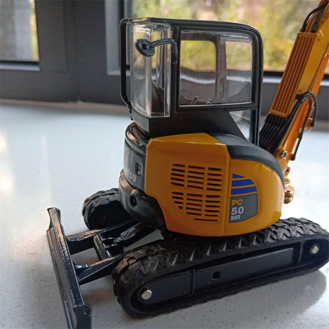 1/32 Scale KOMATSU PC50MR Compact Excavator Diecast Model Collection Toy