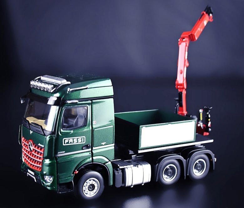 IMC 32-0072 Mercedes-Benz Arocs StreamSpace 6×4 w/Fassi Crane 1/50 Diecast MIB