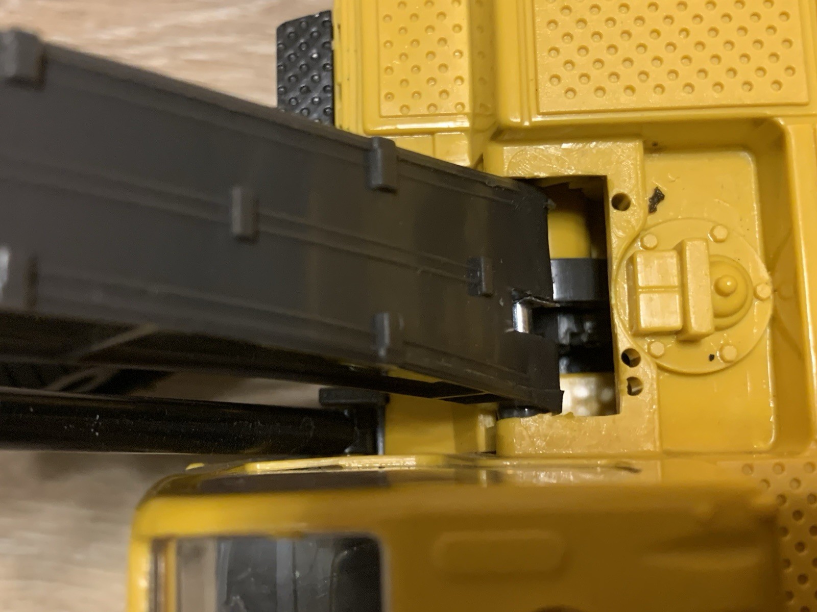 VOLVO EC460B Excavator With Sounds & Lights Battery Powered Toy 1/32 Scale