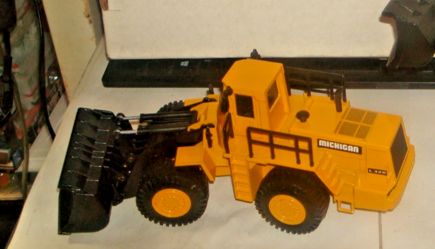 JOAL. MICHIGAN L320 PAY LOADER