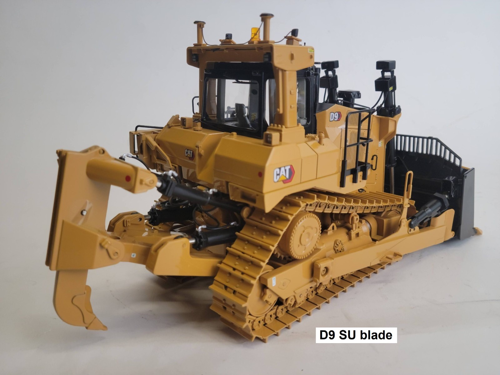 CCM CAT D9 Dozer SU Blade – Single Shank Ripper – Diecast 1/24 – NIB 2022
