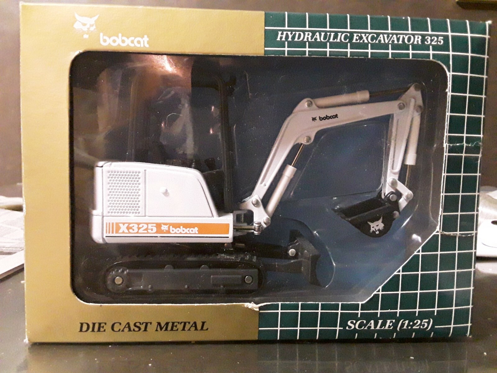 Bobcat X325 Hydraulic Excavator Gold/Green Wan Ho Diecast 1:25 Scale NIB 2