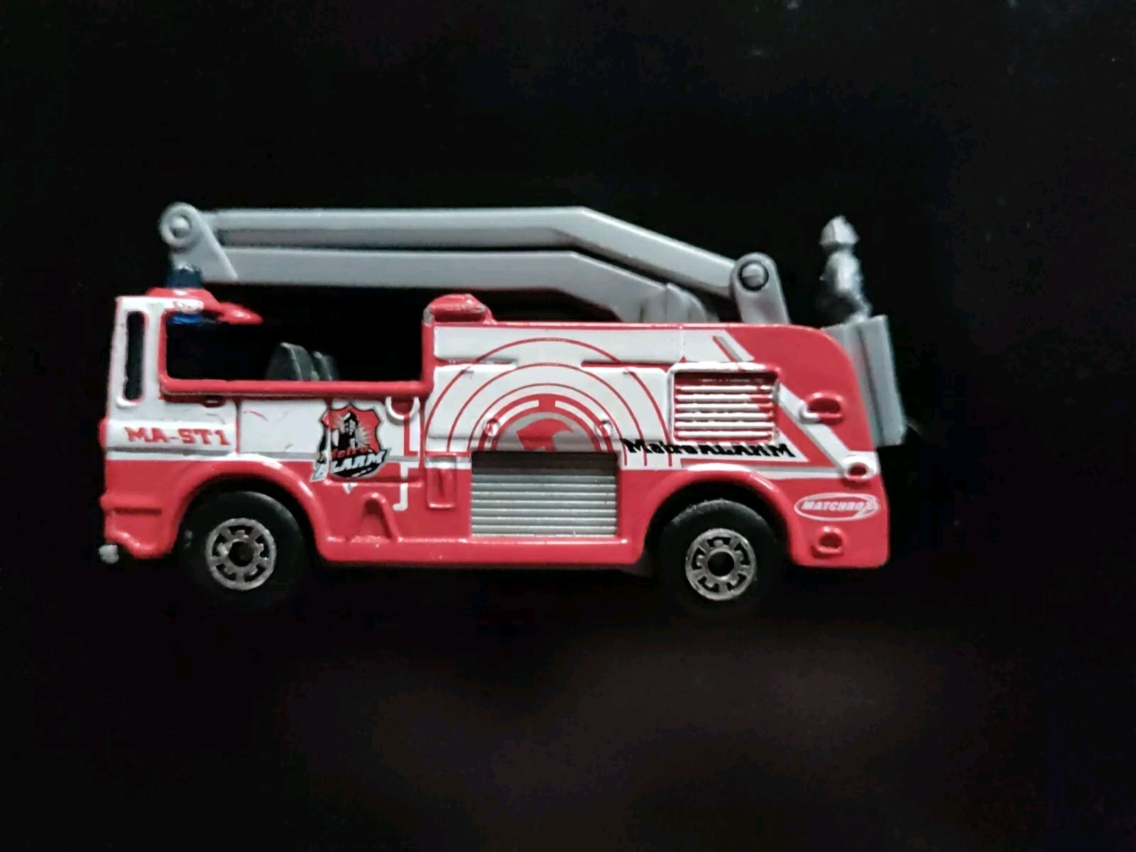Matchbox Emergency Rescue Riders Snorkel Fire Engine Ladder Truck Red 2001