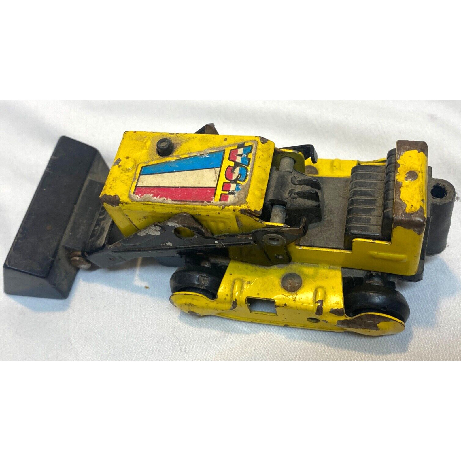 Vintage 1970&rsquo;s Yellow Metal Tonka Bulldozer Front End Loader Toy Lifts Up
