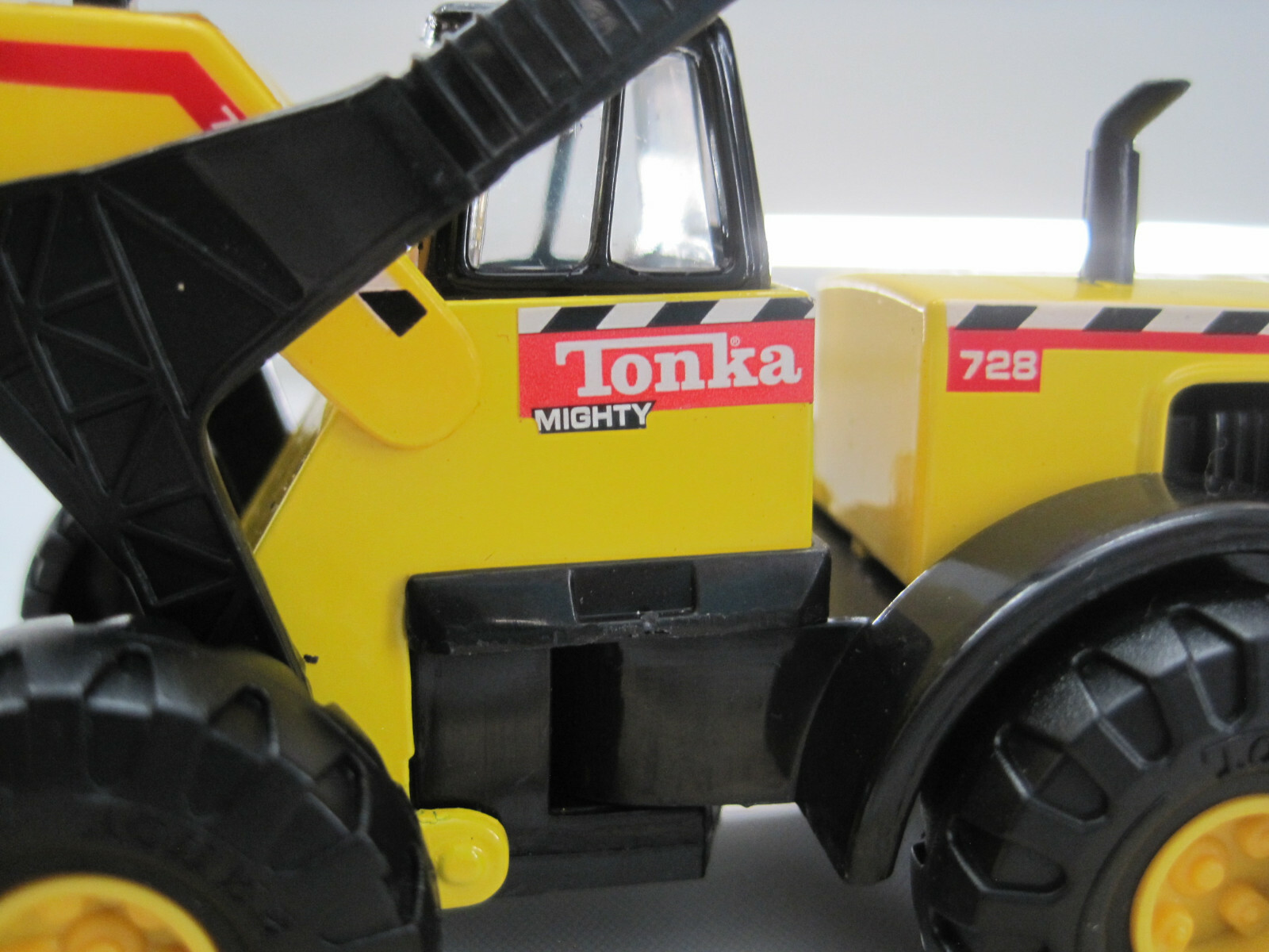 Maisto 1998 Hasbro Diecast Metal and Plastic Mighty Tonka 728 Front Loader 5.5&Prime;