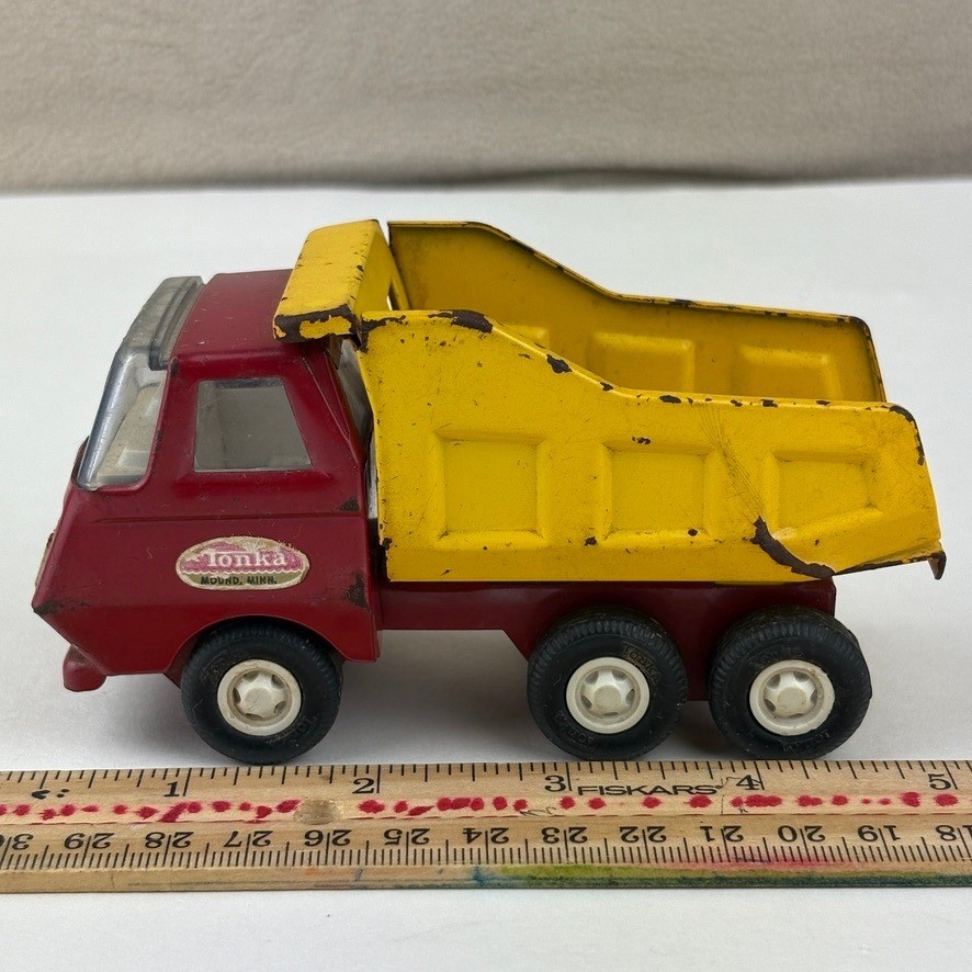 Vintage 1960s TONKA DUMP TRUCK 5&Prime; Pressed Steel Red/Yellow 55040 Mound, MINN