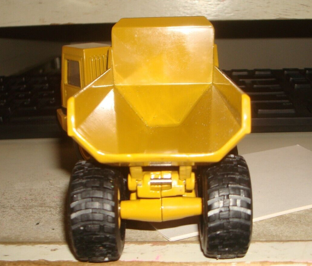 NORSCOT. ARTICULATED CAT D350D DUMP TRUCK. 1:50 SCALE