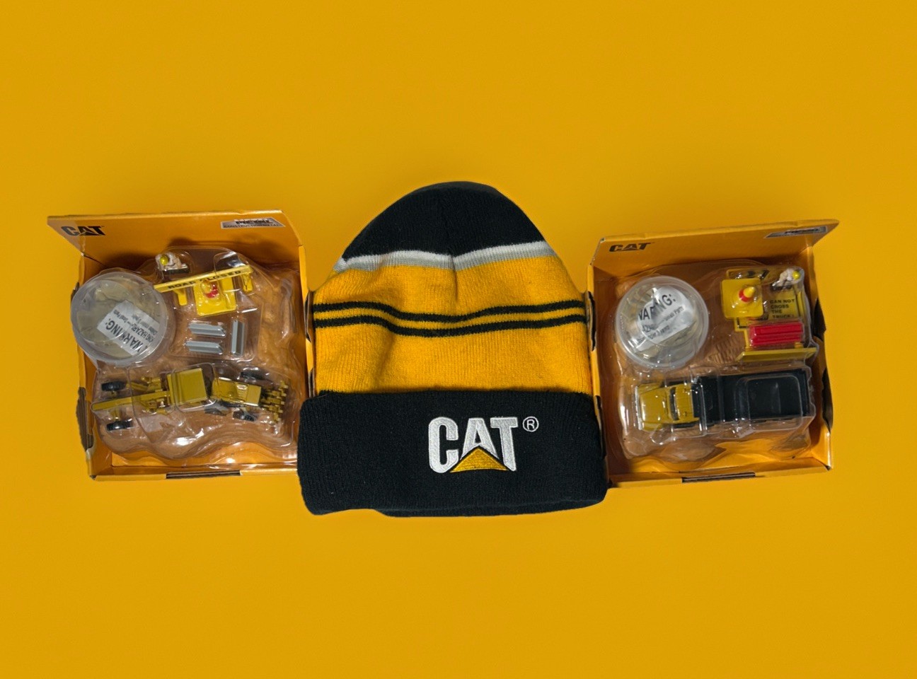 Diecast Masters 1:87 (HO) metal CAT Dump Truck,+ Road Grader + Free CAT Beanie