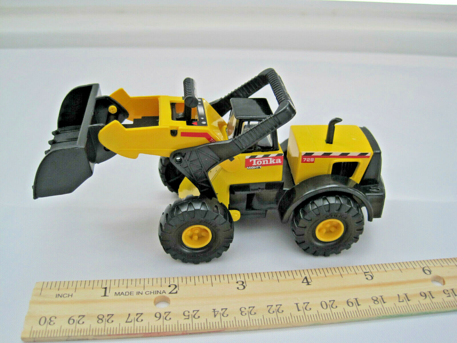Maisto 1998 Hasbro Diecast Metal and Plastic Mighty Tonka 728 Front Loader 5.5&Prime;