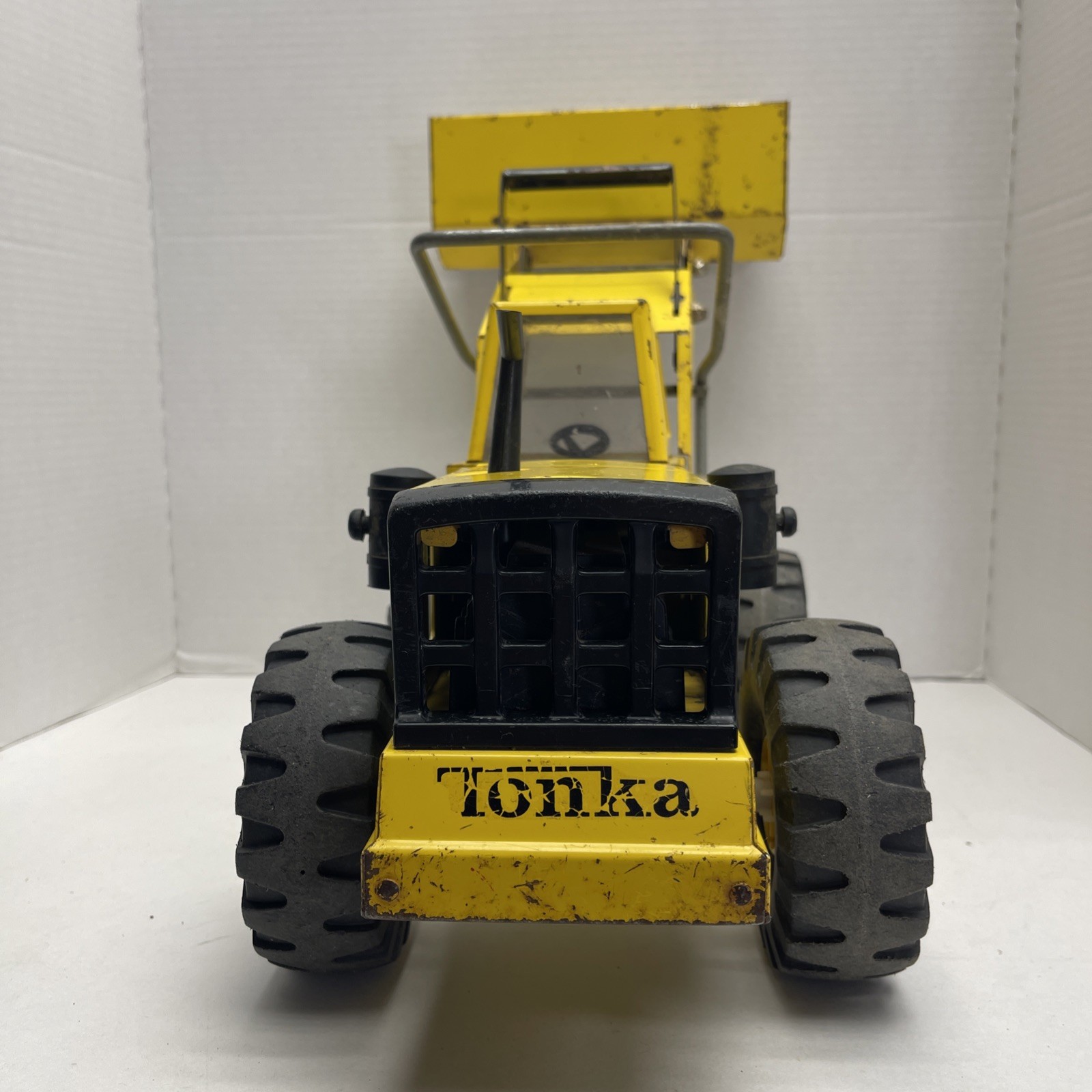 1967 Mighty Tonka Loader (1909) COMPLETE and WORKS NOT BAD!!!
