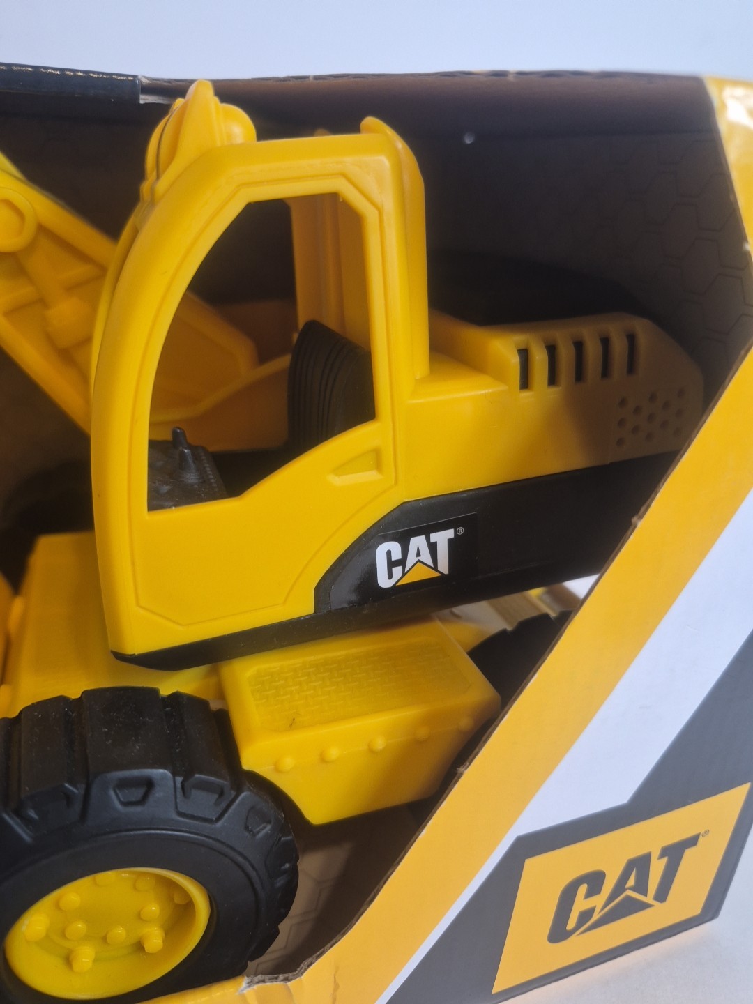 CAT Construction Toys, Construction Fleet 10&Prime; Excavator Toy – Ages 2+ *New