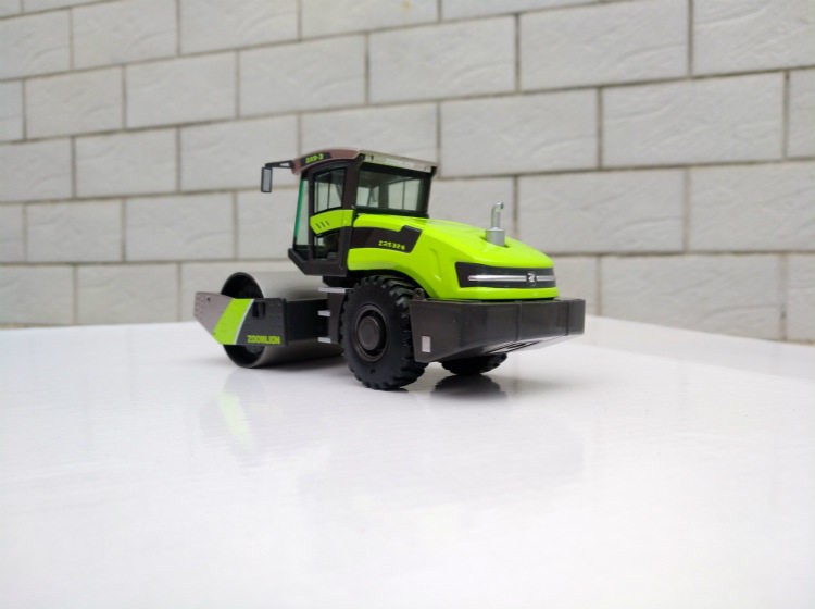 ZOOMLION 1/50 ZRS326 Wheeled Roller Paving Machine Engineering Vehicle Model