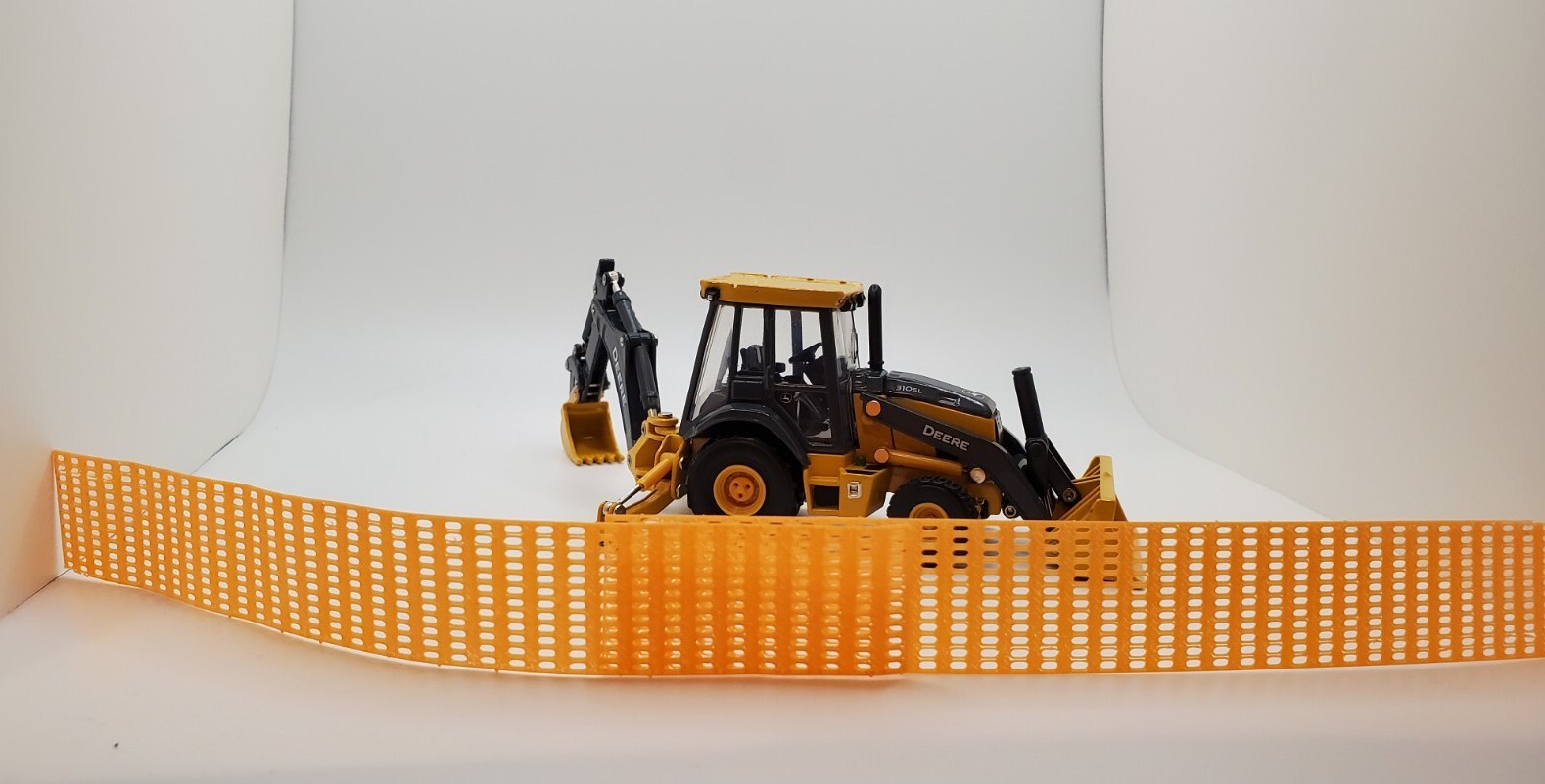 1/50 Scale Construction Fence 150 Feet *5 30&prime; Sections* in Orange