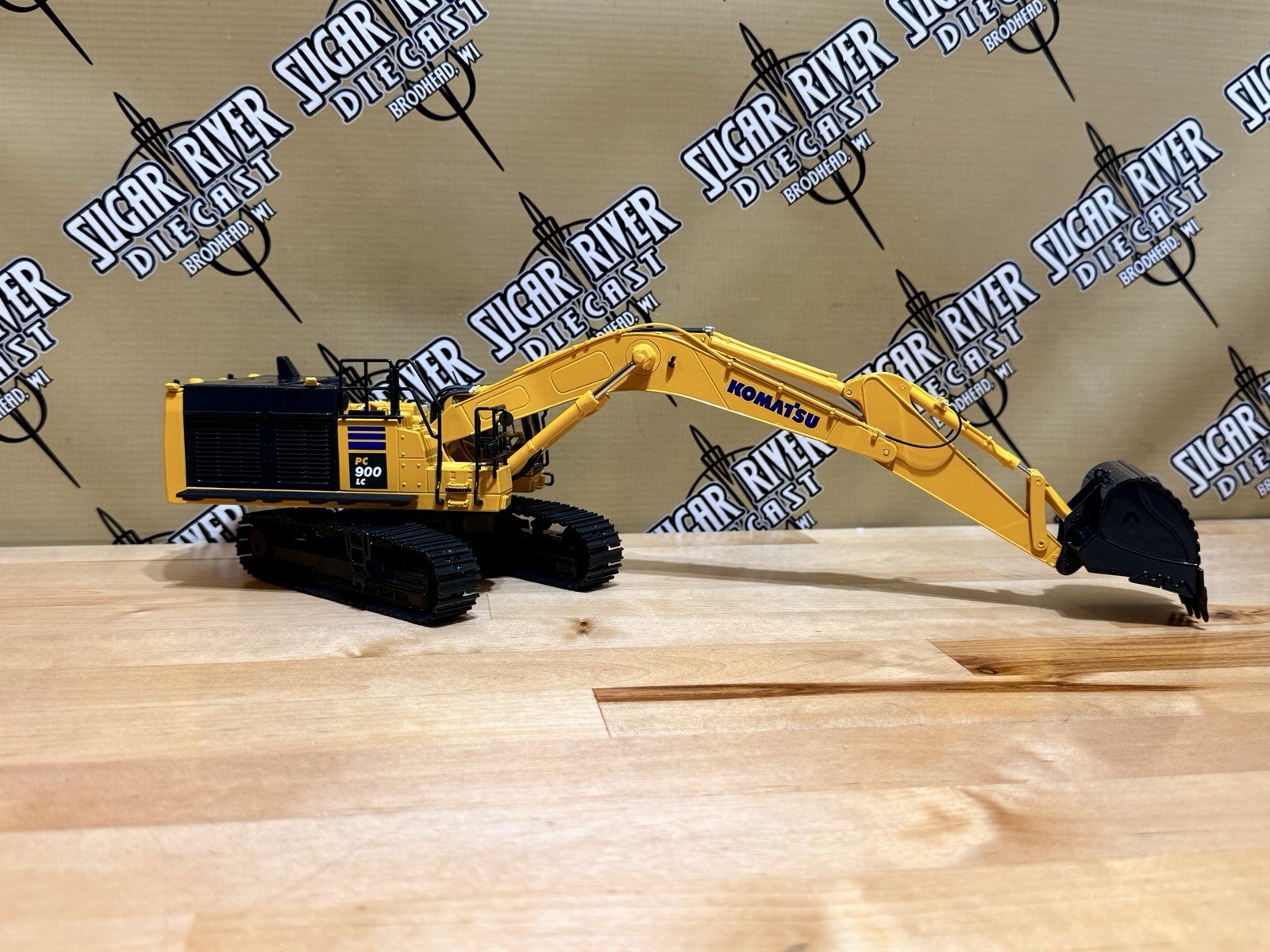 1:50 Komatsu PC900LC-11 Excavator First Gear Farm Toy