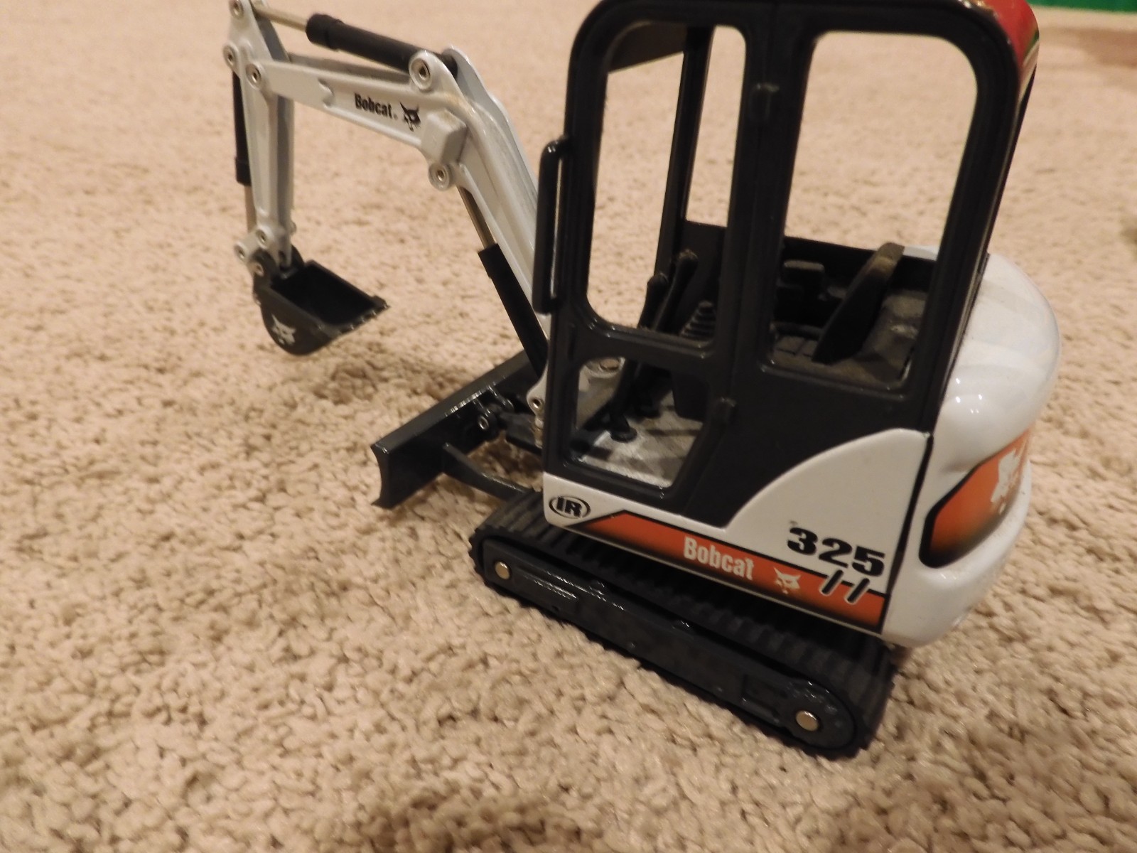 BOBCAT 325 MINI EXCAVATOR NORSCOT GROUP 1:50 SCALE DIECAST MODEL #6989131