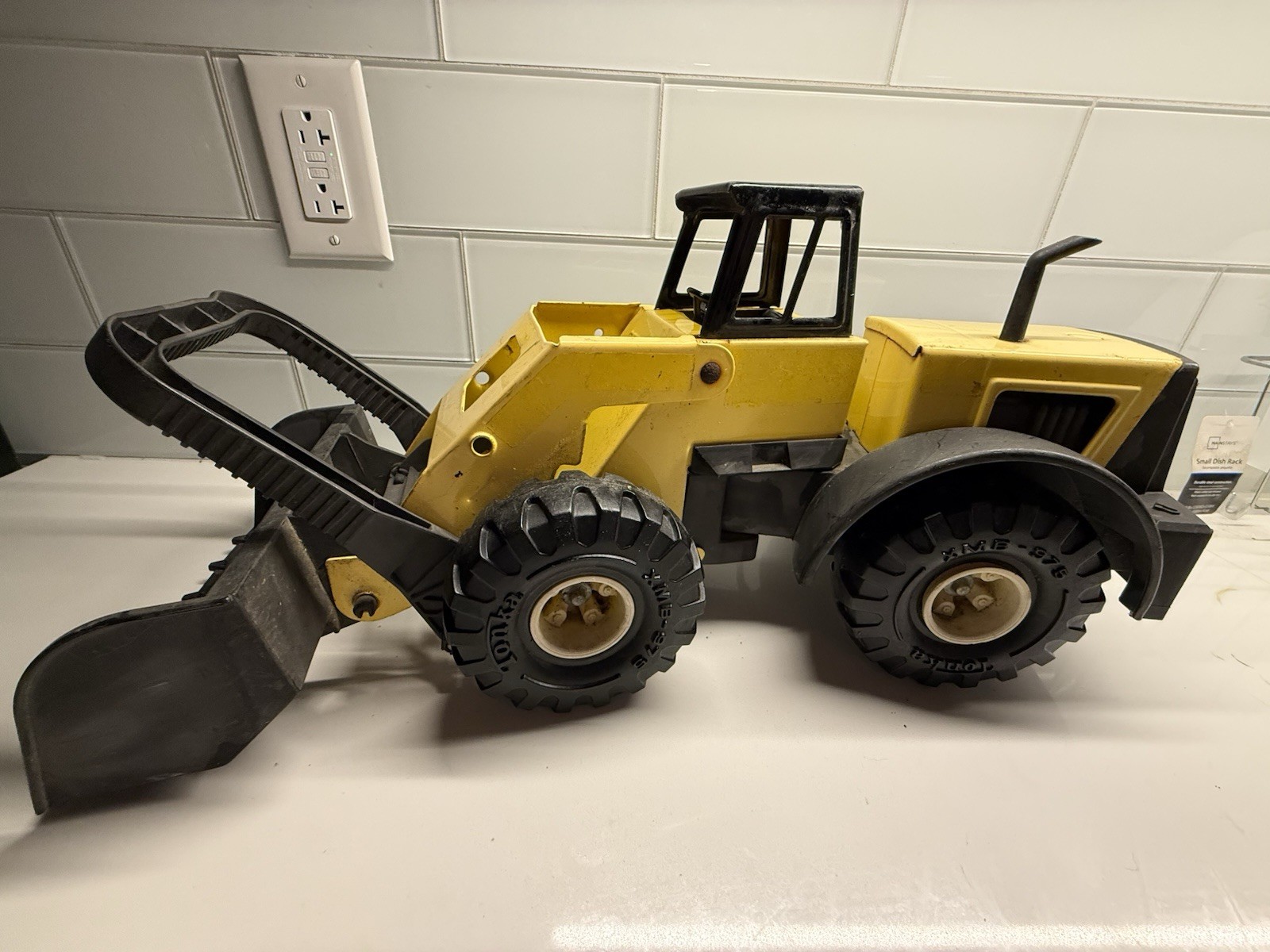 1999 Vintage Tonka XMB-975 Pressed Steel Mighty Diesel Front End Loader Toy