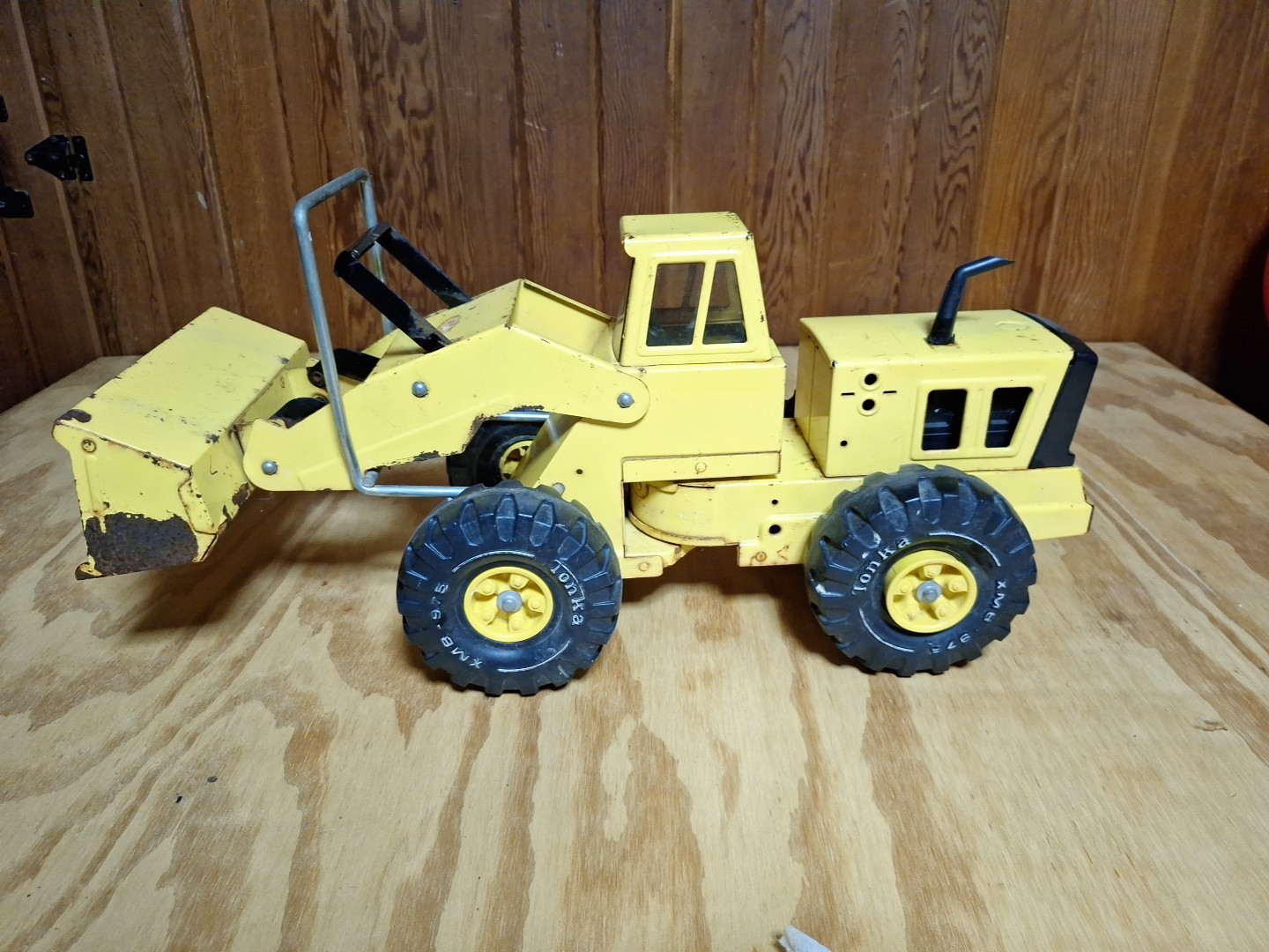 Vintage 1970&rsquo;s Mighty TONKA XMB-975 Pressed Steel Front End Loader Works Great