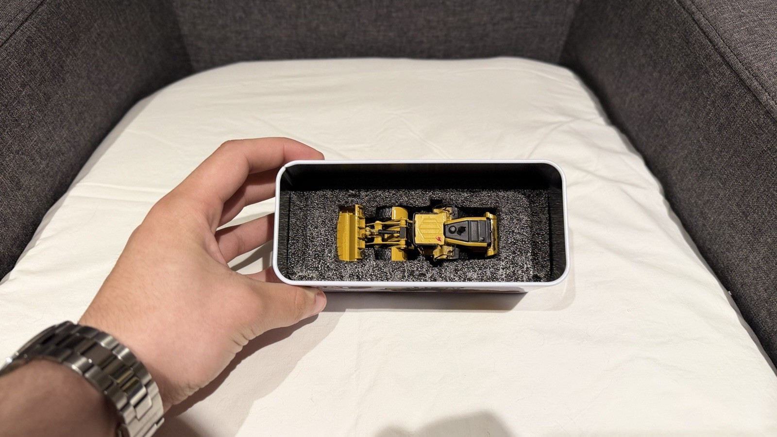 CAT 972M Wheel Loader HO Scale Diecast Masters Diecast w/ Case 85949