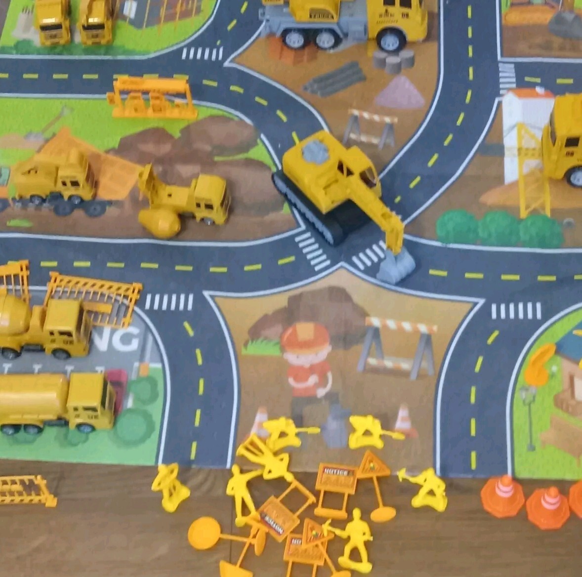 Construction Vehicles Toy Trucks w/Play Mat 38 Pieces Inc 11 Trucks Original Box