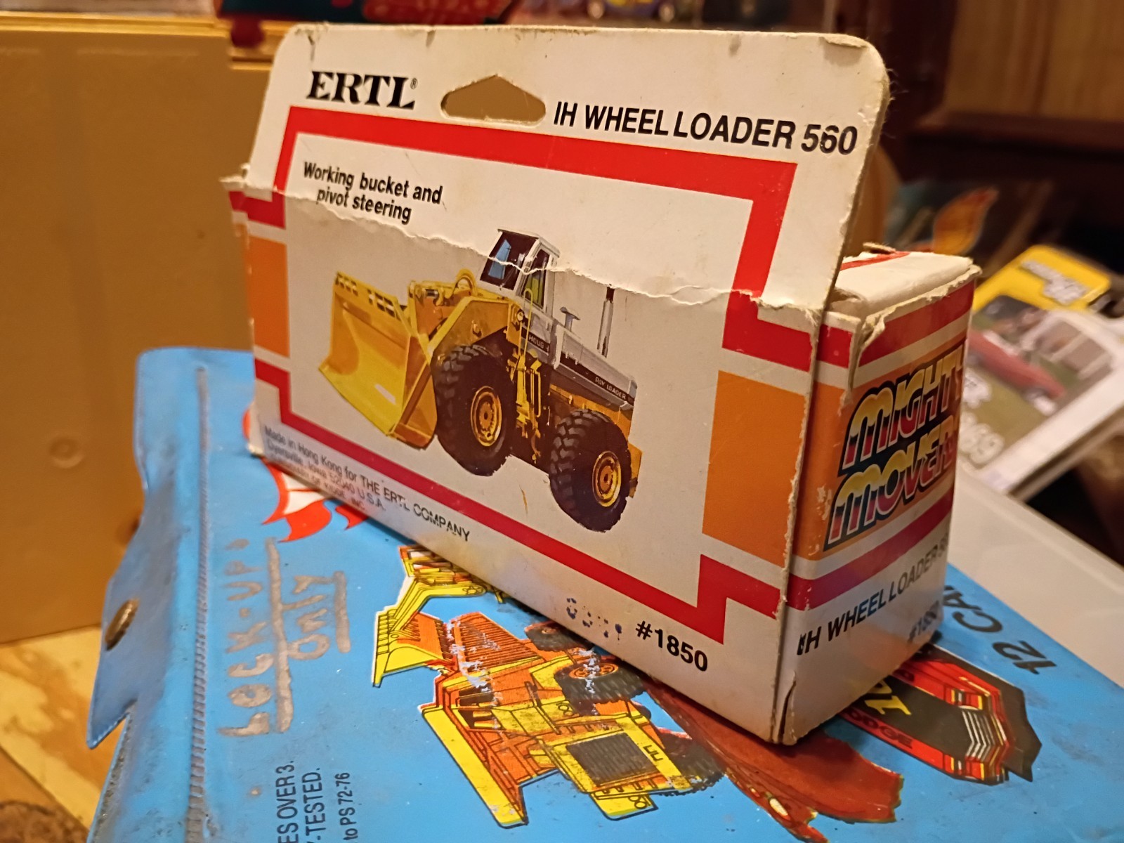 Ertl Mighty Movers International Hough Wheel Loader 560 1:64 1850