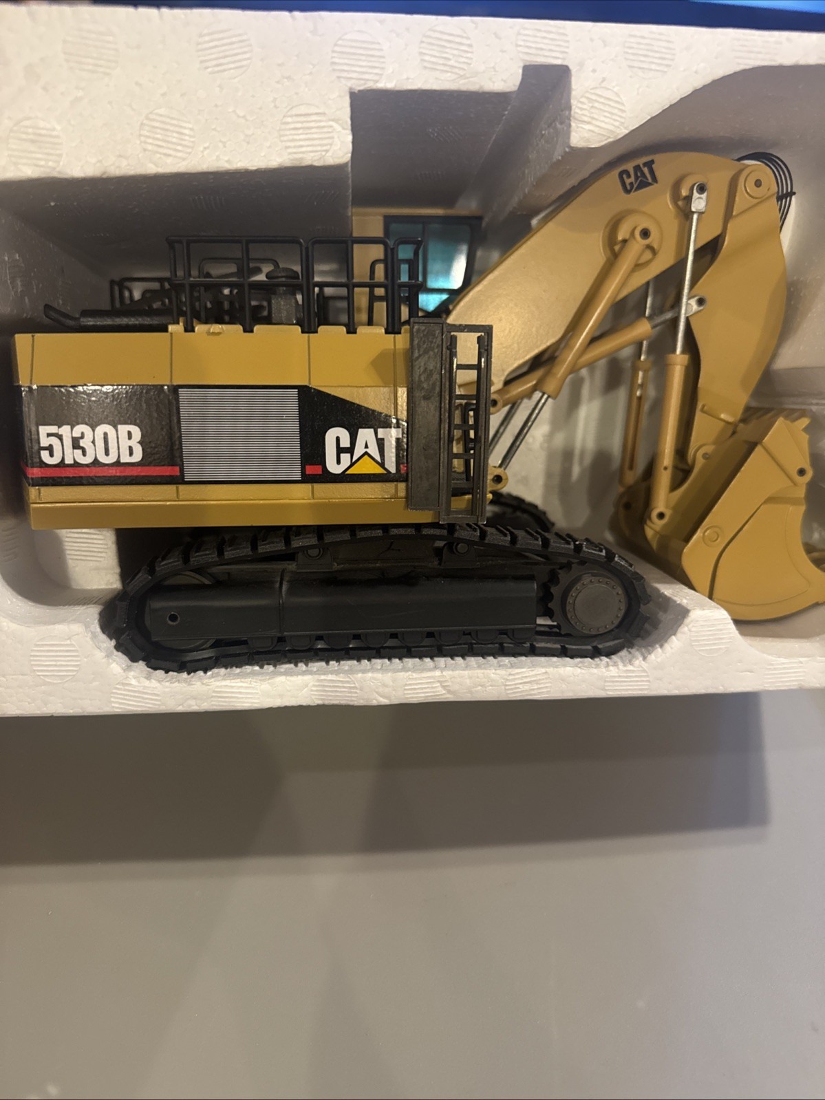 NZG 391 1:50 Cat 5130 Hydraulic Shovel NIB