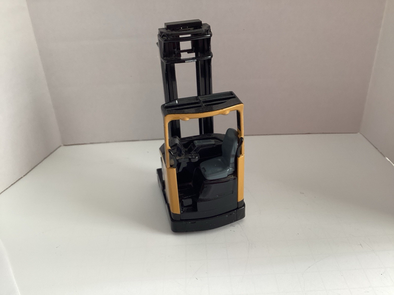 Norscot 1:25 Forklift Truck Die cast Adult Collectible Cat