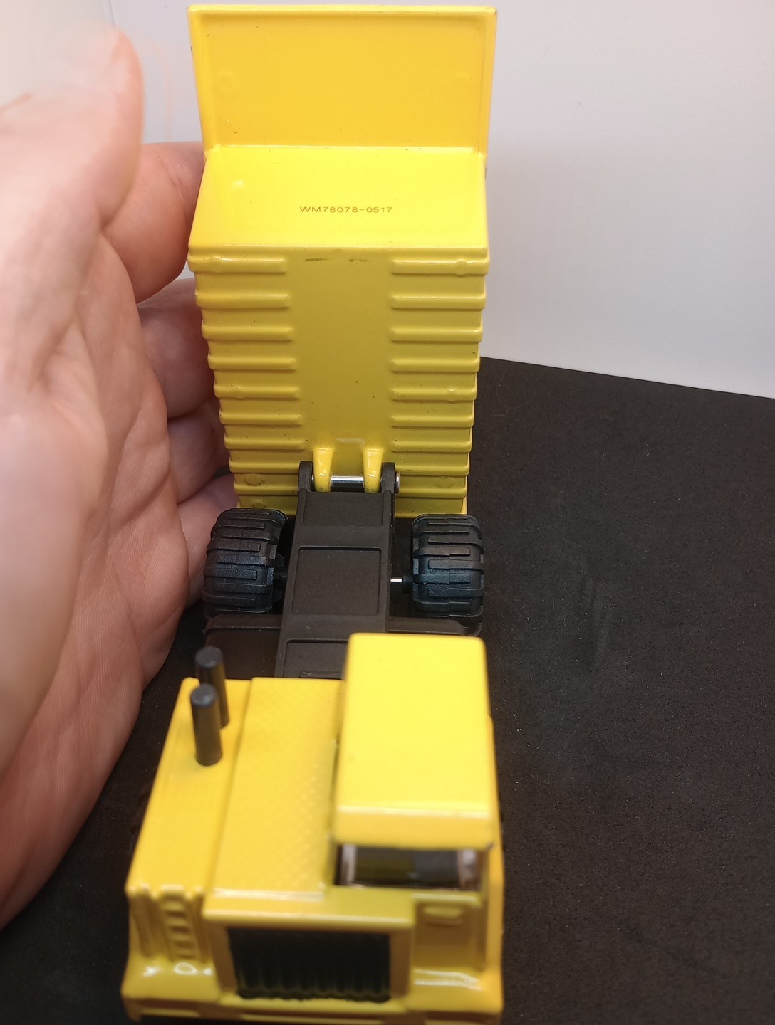 Die-Cast Dump Truck working Bucket 5&Prime; L Yellow Heavy Duty