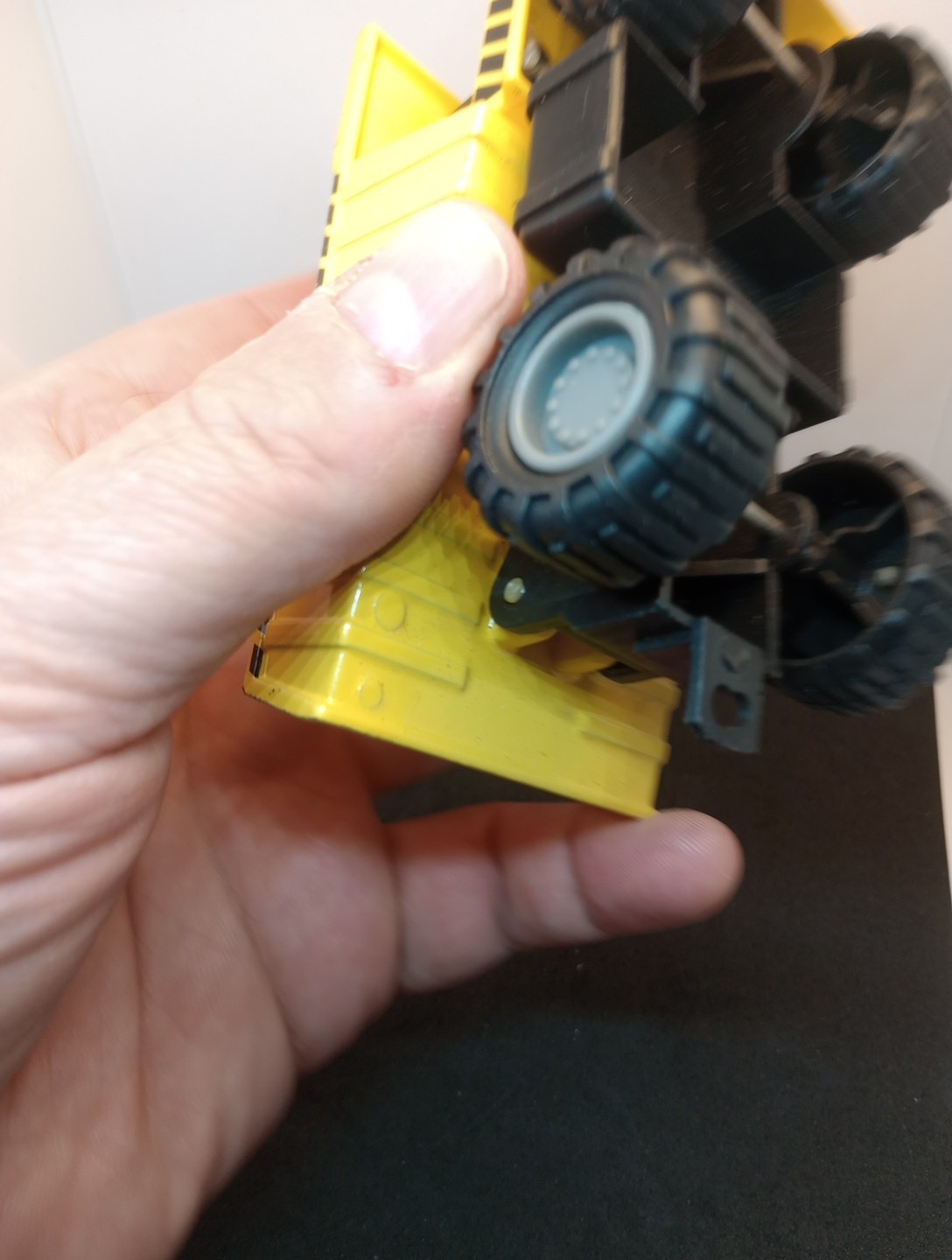Die-Cast Dump Truck working Bucket 5&Prime; L Yellow Heavy Duty