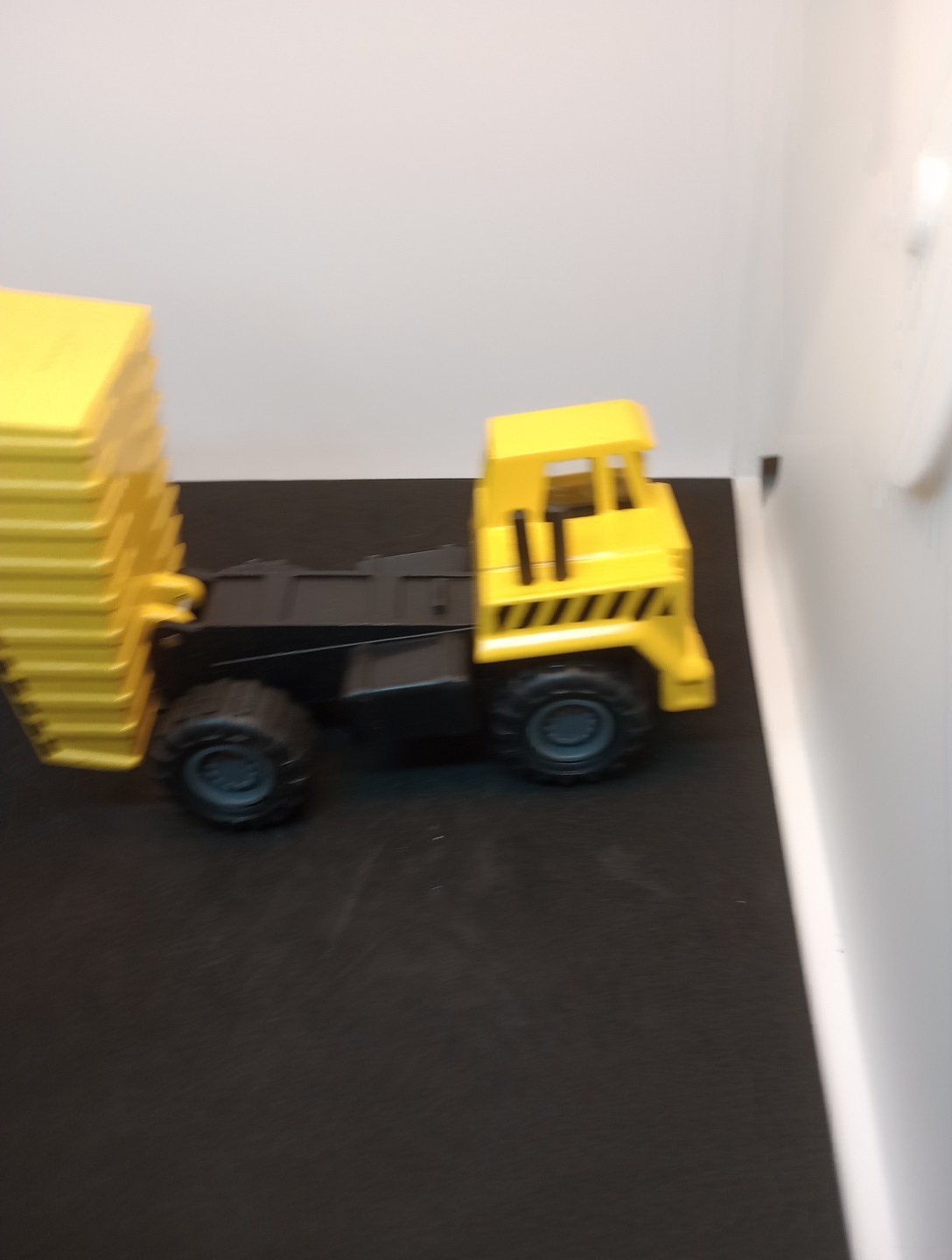 Die-Cast Dump Truck working Bucket 5&Prime; L Yellow Heavy Duty