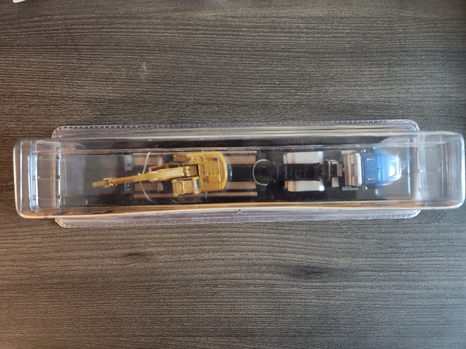 CAT CT660 DAY CAB TRACTOR w/LOWBOY TRAILER & CAT 315C HYDRAULIC EXCAVATOR – 1:87