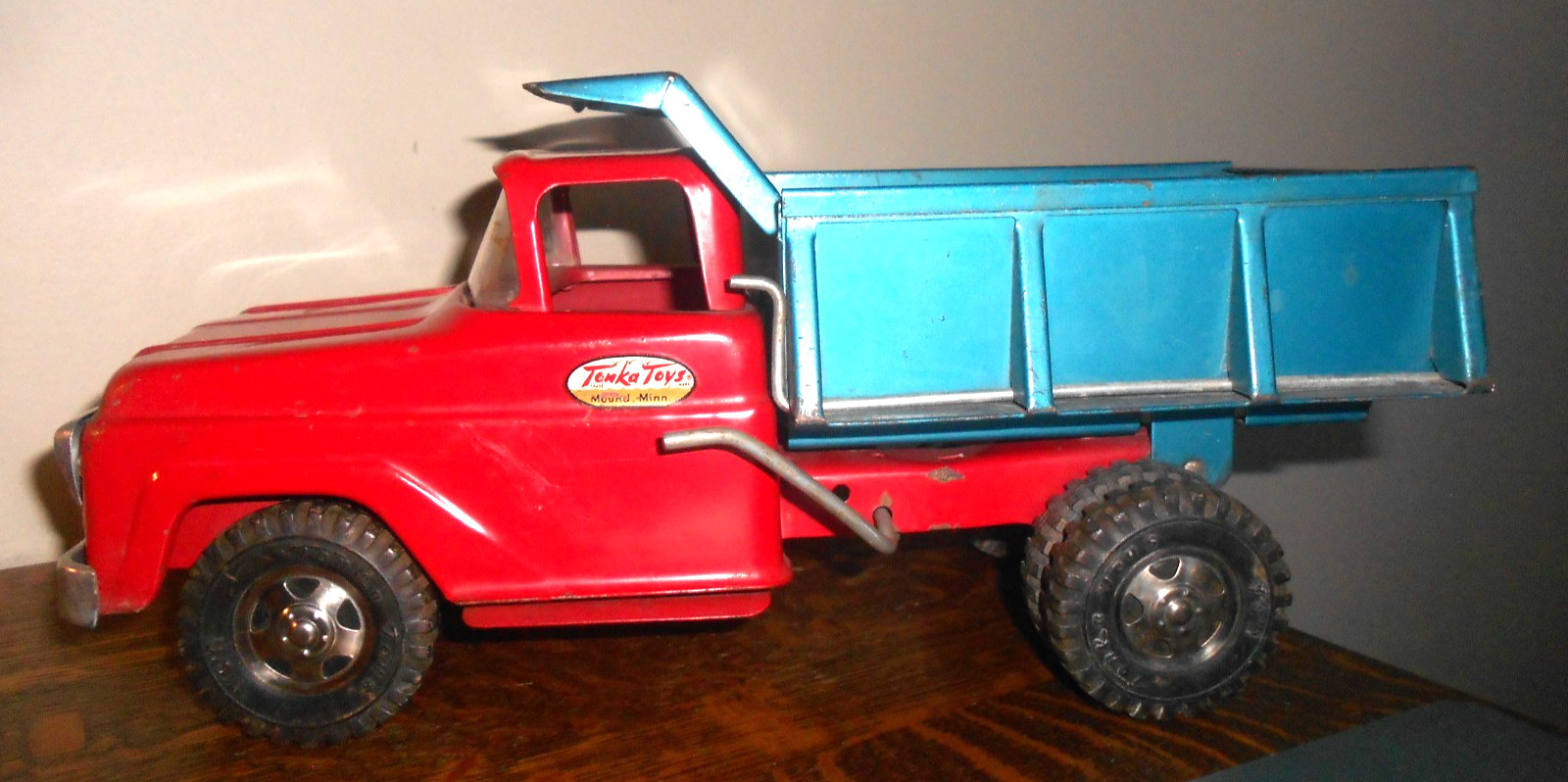 Vintage 1960 »s Tonka Pressed Steel Dump Truck Red And Blue