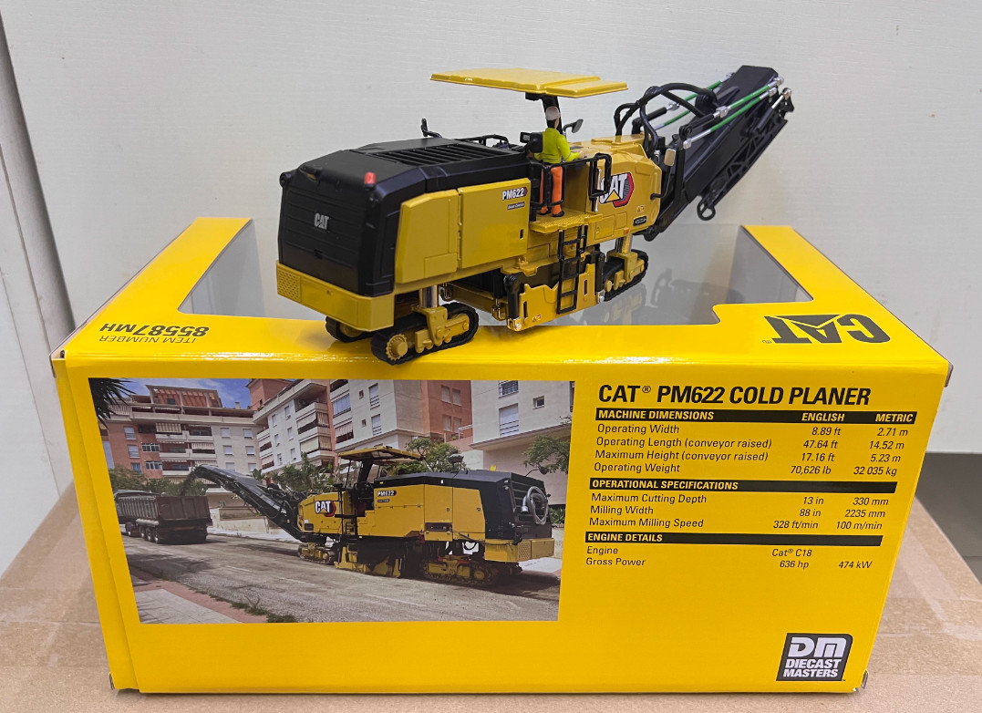 1:50 DM CAT PM622 Cold Planer Modern Hex Construction Machine Diecast Model