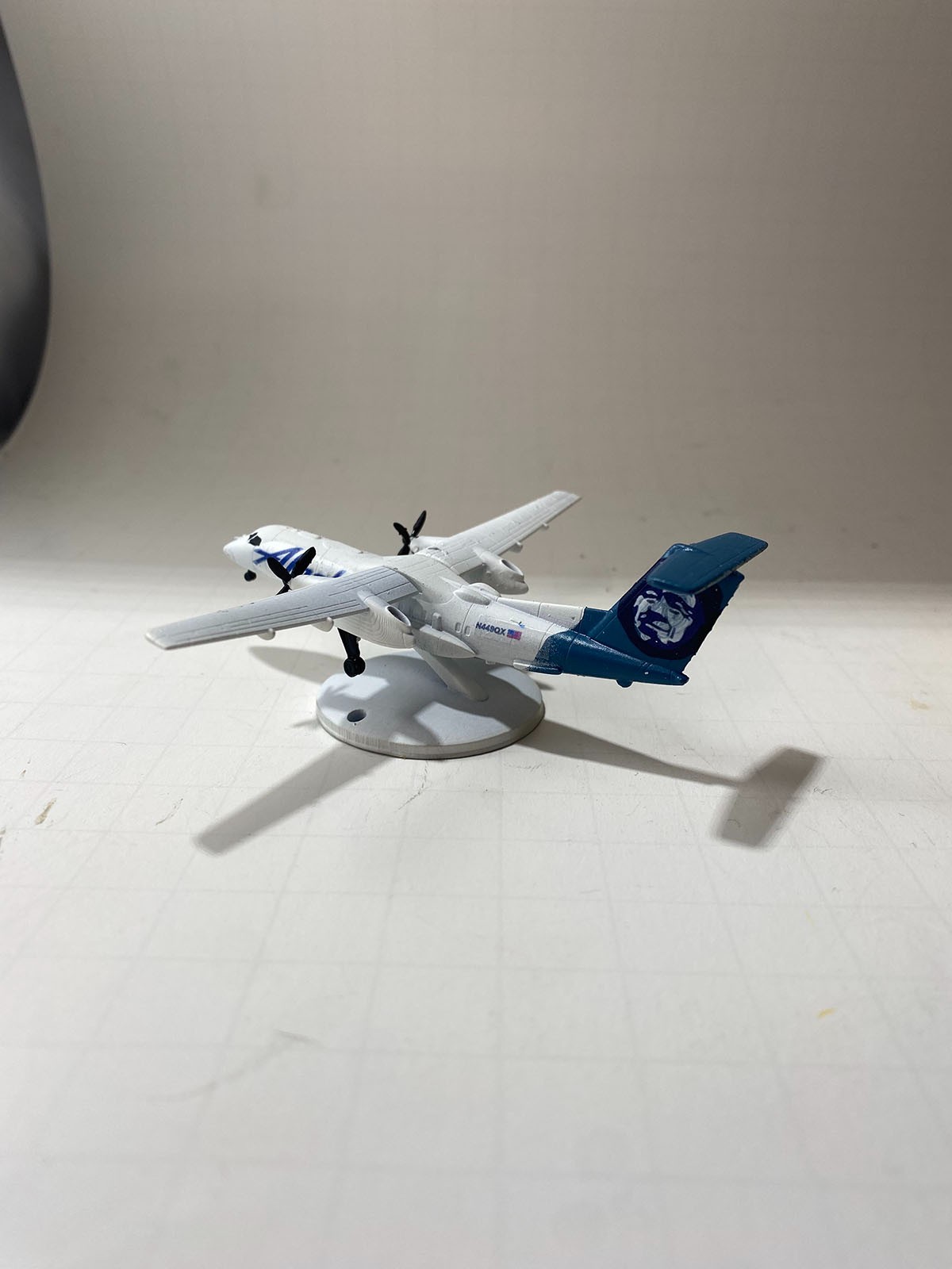 Sky King Richard russell De Havilland Canada Dash 8-400 Hotwheels scale