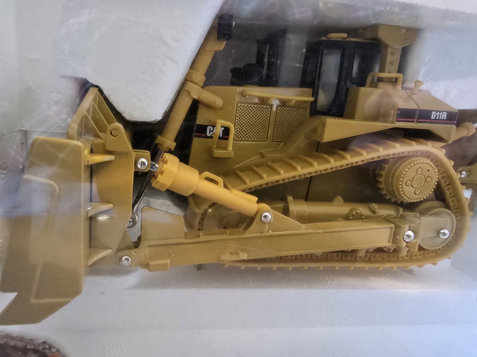 NIB 1999 Norscot 55025 1:50 Caterpillar CAT D11R Track-type Tractor Die Cast