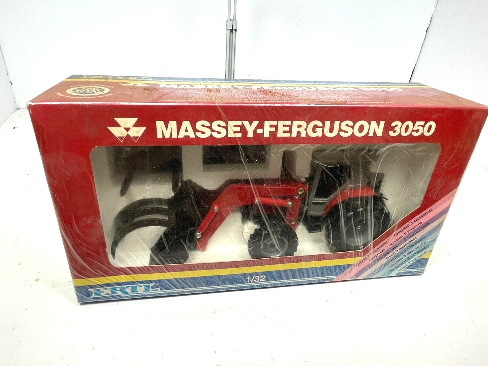 ERTL Massey Ferguson 3050 Diecast Tractor 1/32 Figure Mint in Box