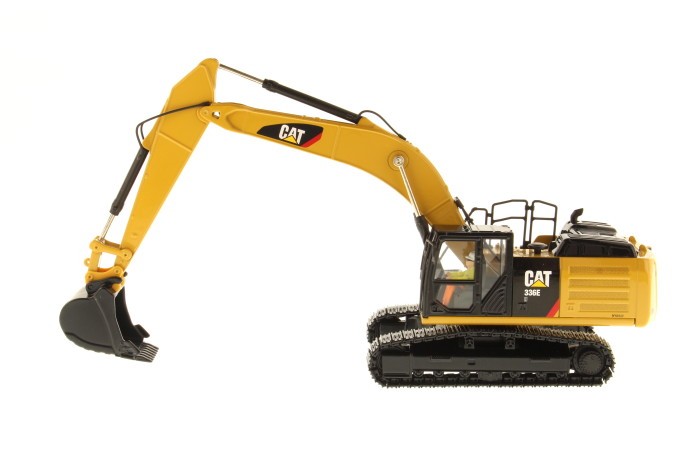 DIECAST MASTERS – CATERPILLAR 336 EH Accompanied Figure and Box…