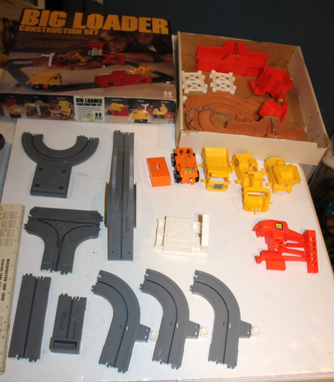 VTG 1977 Tomy Big Loader Construction set #5001 w Original Box 1970s parts lot