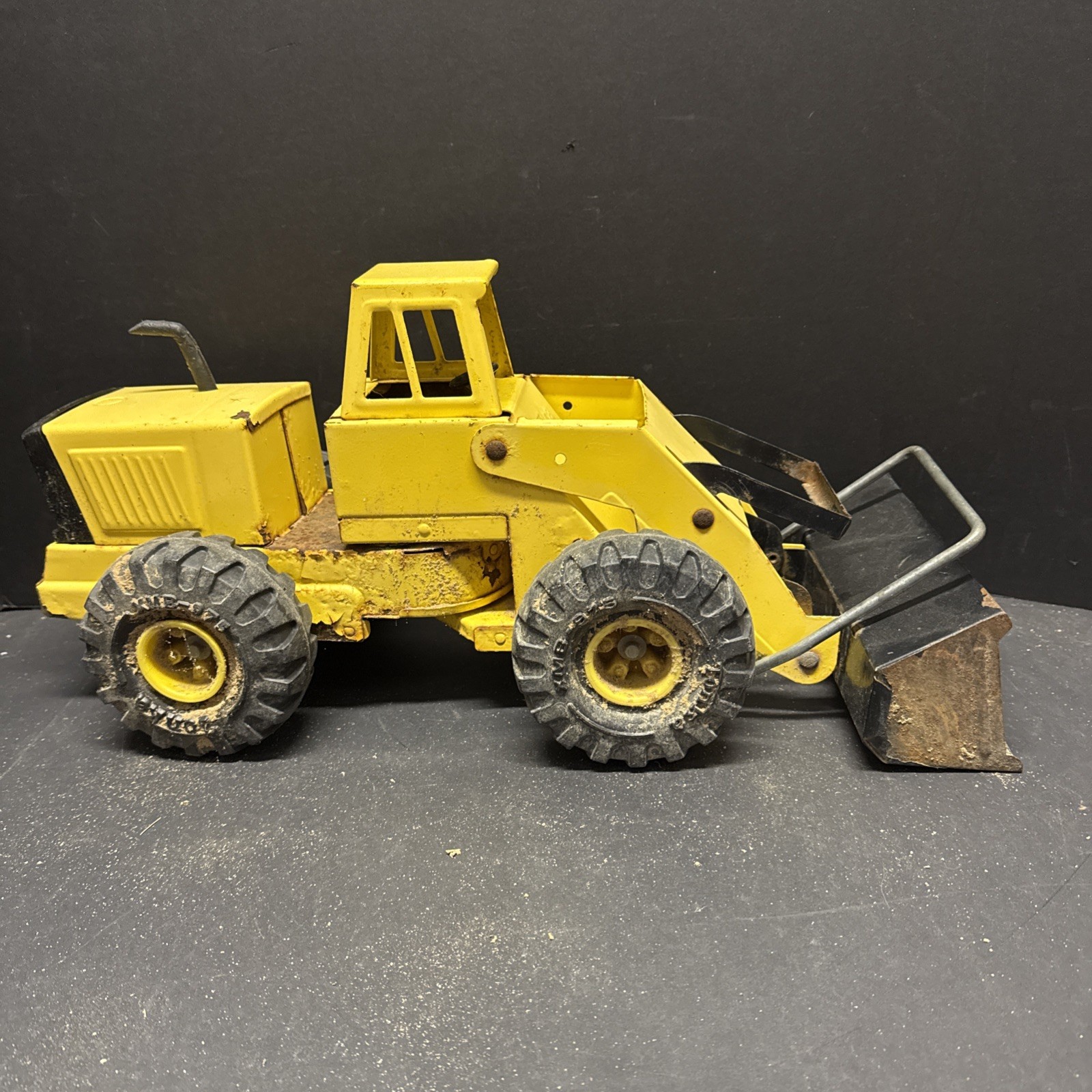 Vintage Tonka Toys 70’s Pressed Steel Mighty Loader Tonka Metal XMB-975 tires