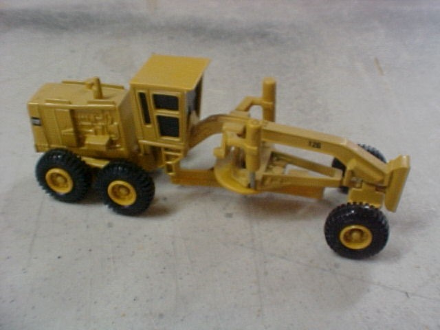 ERTL Diecast Caterpillar CAT 12G Motor Grader Scraper Articulated 1/64 Scale