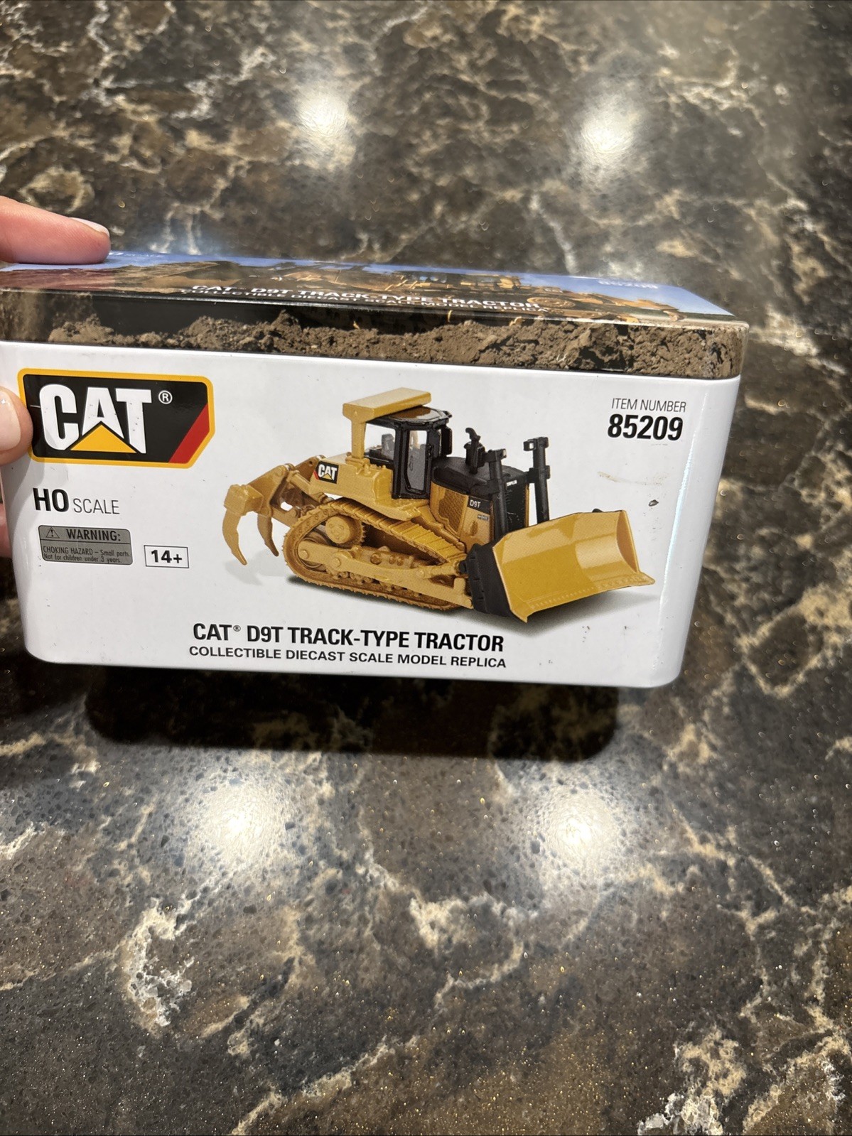 CAT D9T Track- Type Tractor Collectible Diecast Scale Model Replica 85209
