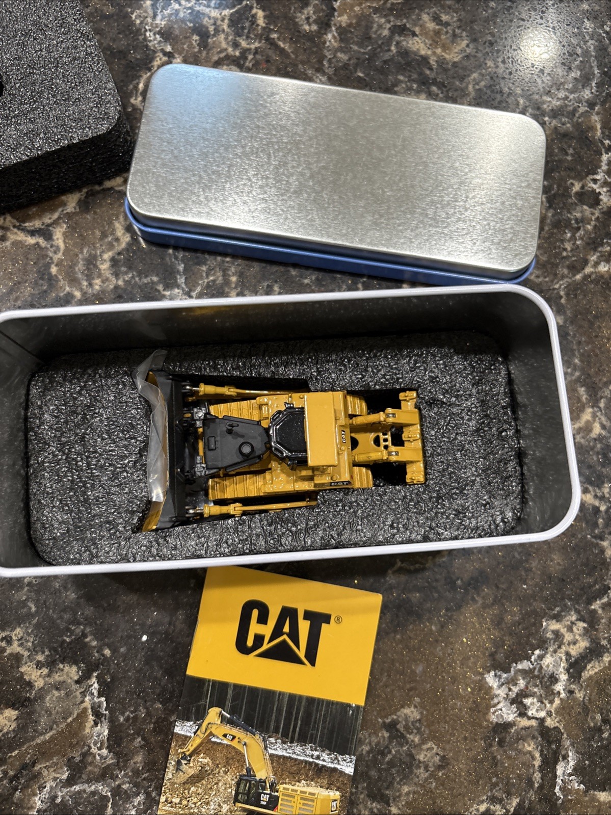 CAT D9T Track- Type Tractor Collectible Diecast Scale Model Replica 85209