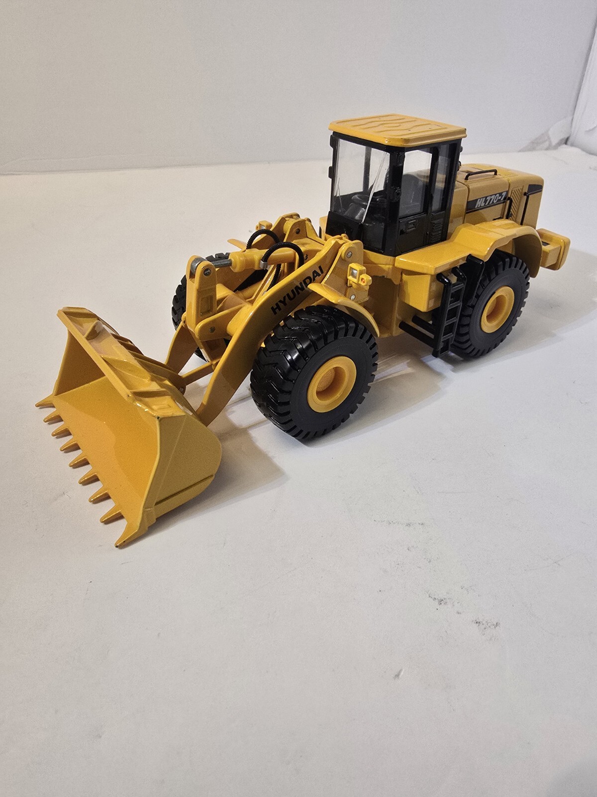 2003 1:40 Diecast Hyundai HL770-7 Wheeled Loader Used Open W/issues